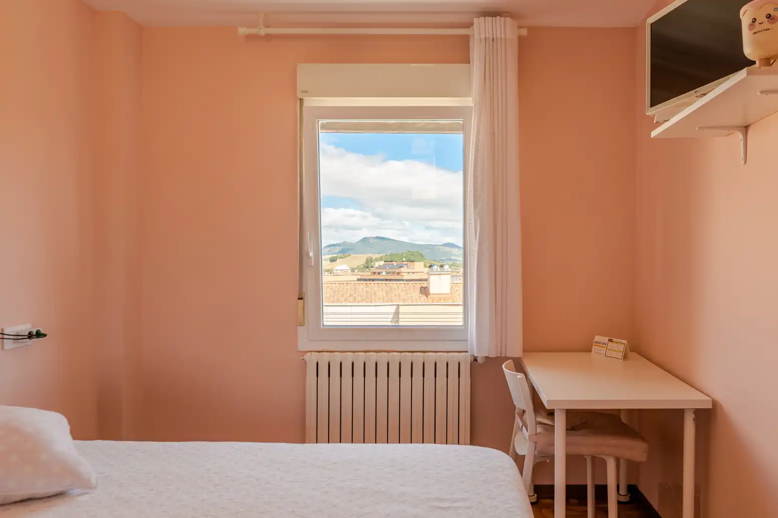Schlafzimmer von Wohnung zum Verkauf in  Pamplona / Iruña mit Klimaanlage, Heizung und Abstellraum