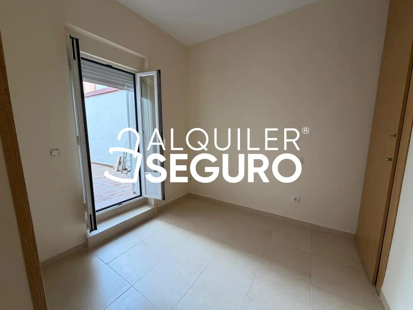 Piso de alquiler en Rafael San Narciso, Palomeras Bajas