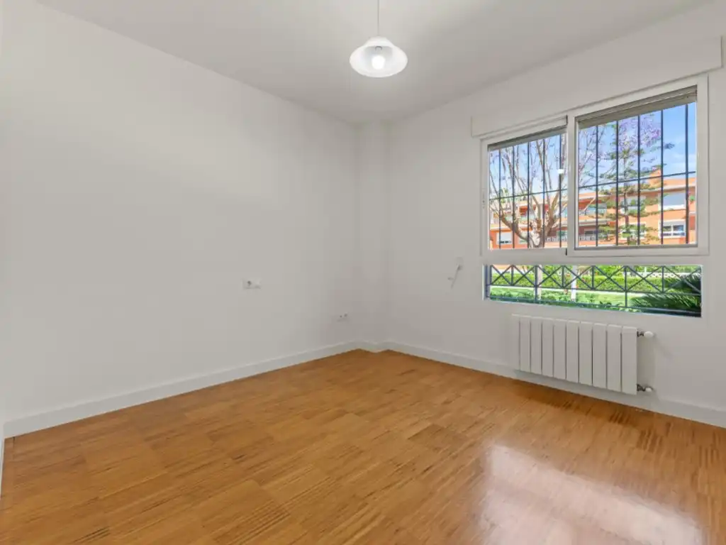 Dormitori de Apartament en venda en Alicante / Alacant amb Aire condicionat i Internet