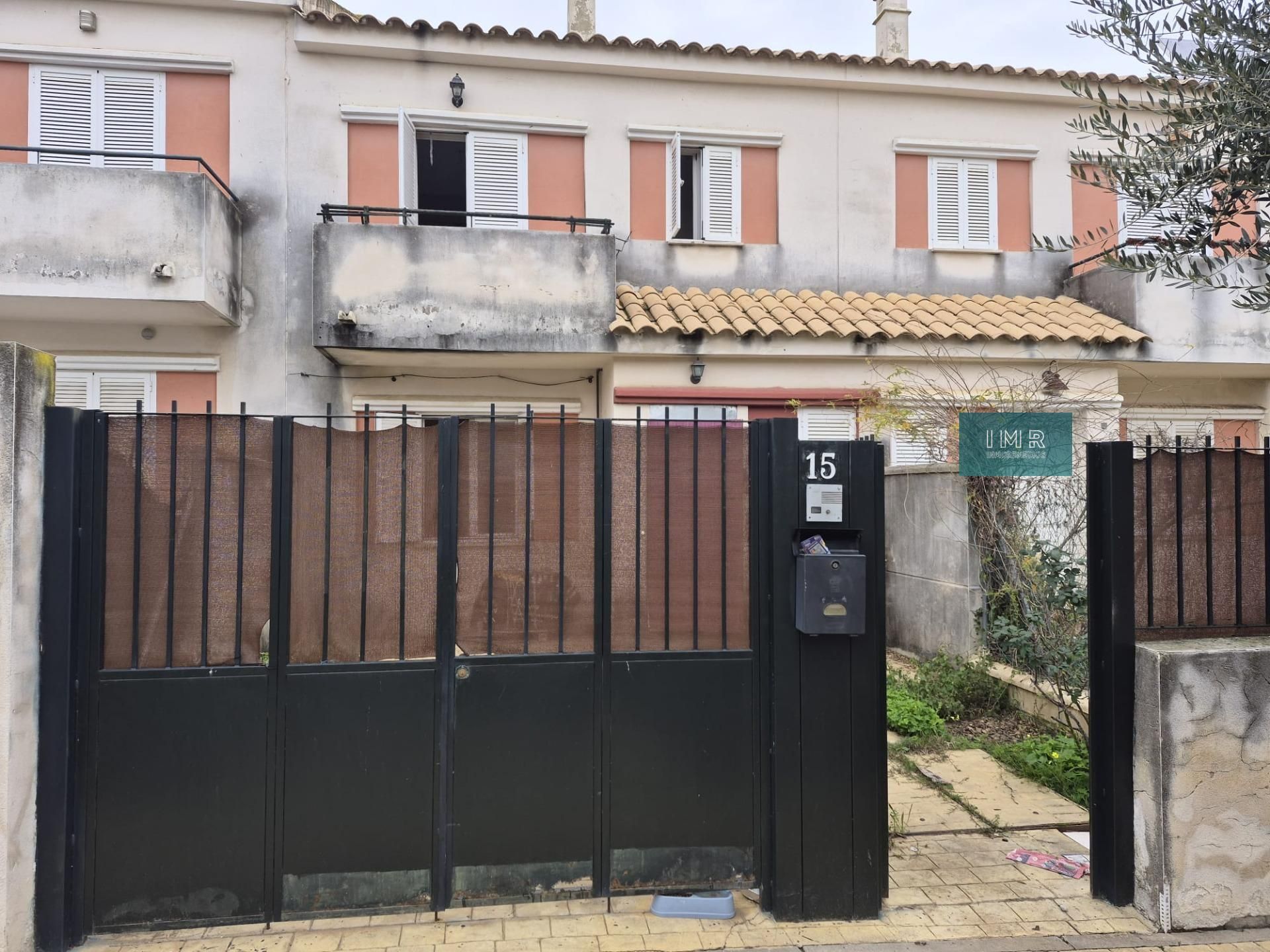 Vista exterior de Casa adosada en venda en Huévar del Aljarafe amb Terrassa i Balcó
