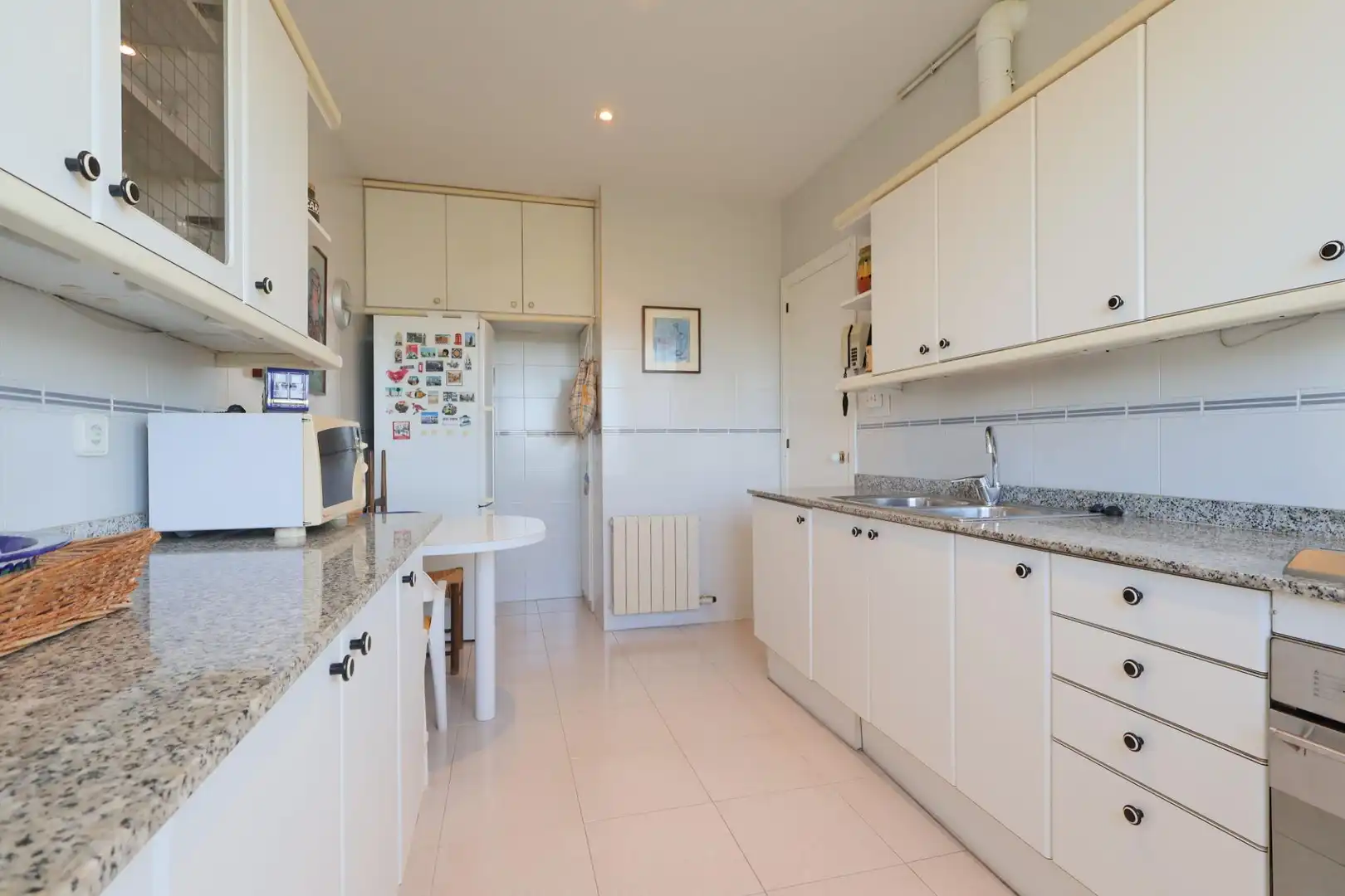 Cocina de Piso en venta en Sant Pere de Ribes con Calefacción, Terraza y Piscina comunitaria