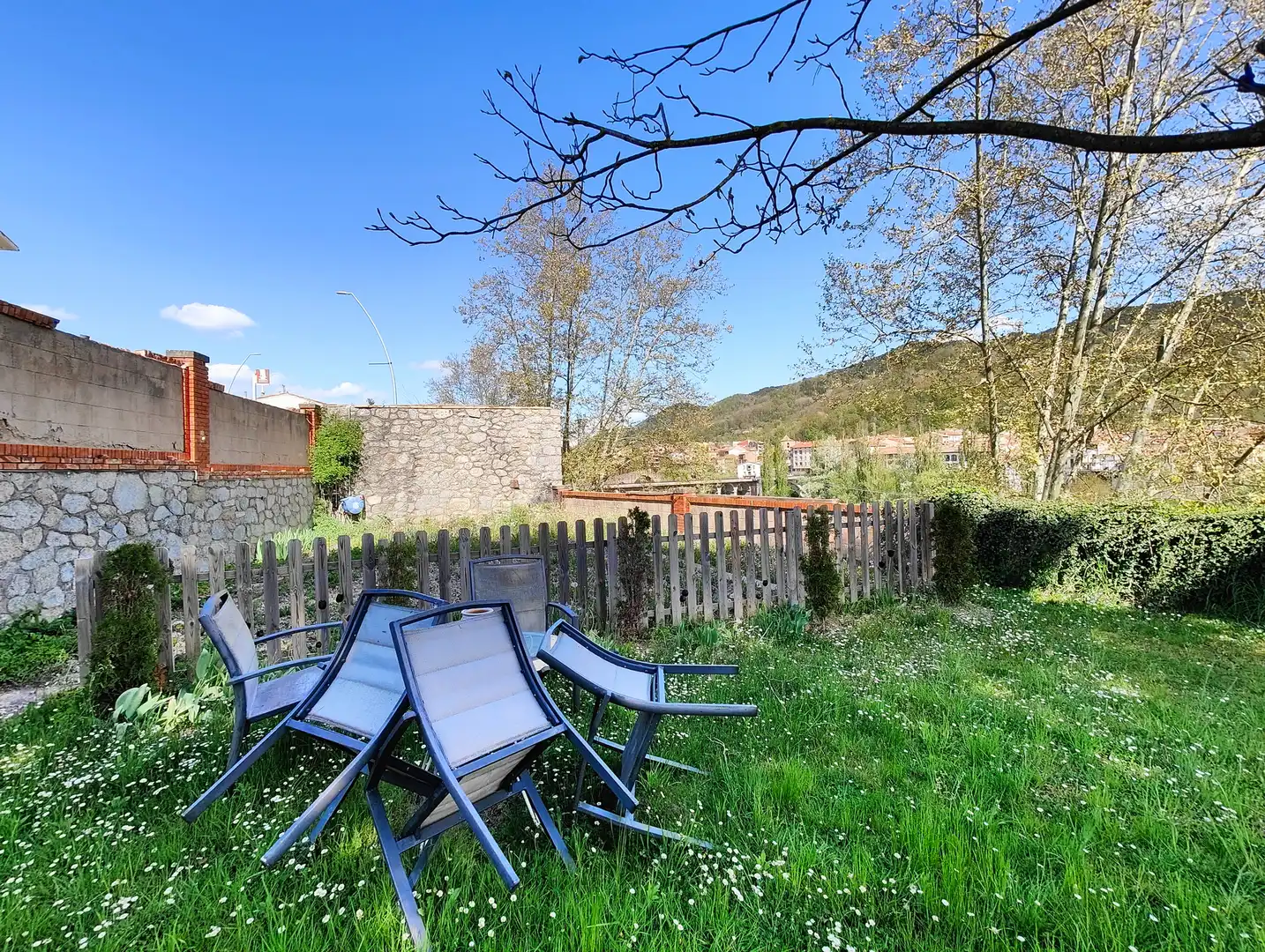Jardí de Casa o xalet en venda en Sant Joan de les Abadesses amb Calefacció, Jardí privat i Terrassa