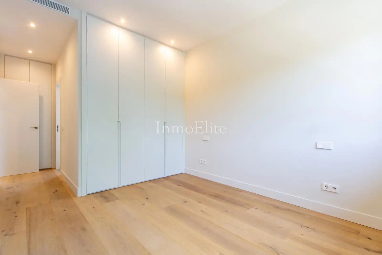 Casa bifamiliare con piscina in vendita a Avenida Europa, imagen 28