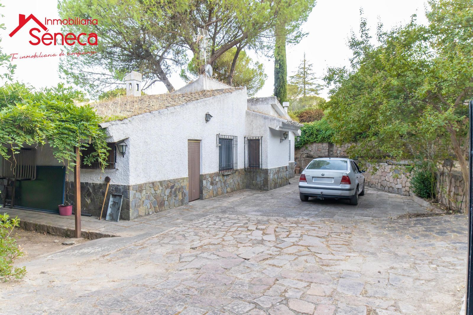 Vista exterior de Casa o xalet en venda en  Córdoba Capital amb Calefacció, Traster i Moblat