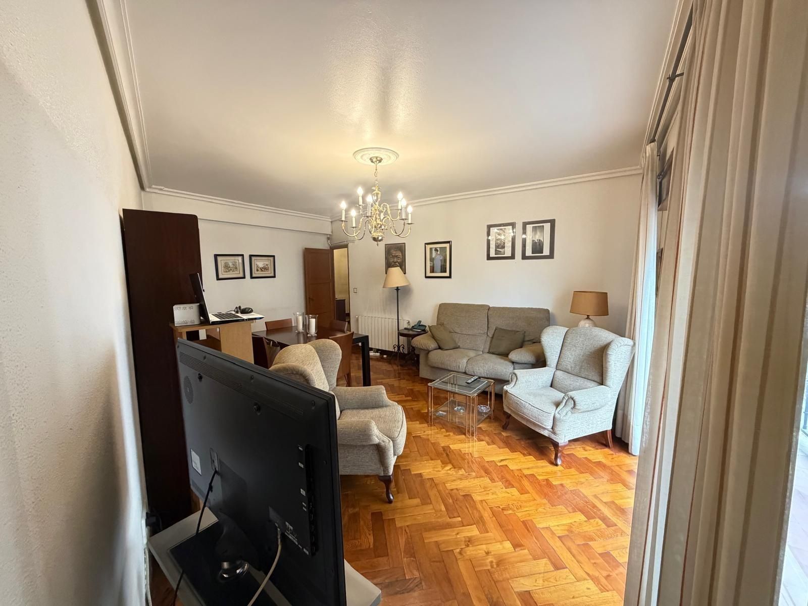 Sala d'estar de Pis en venda en Vigo  amb Calefacció, Moblat i Balcó