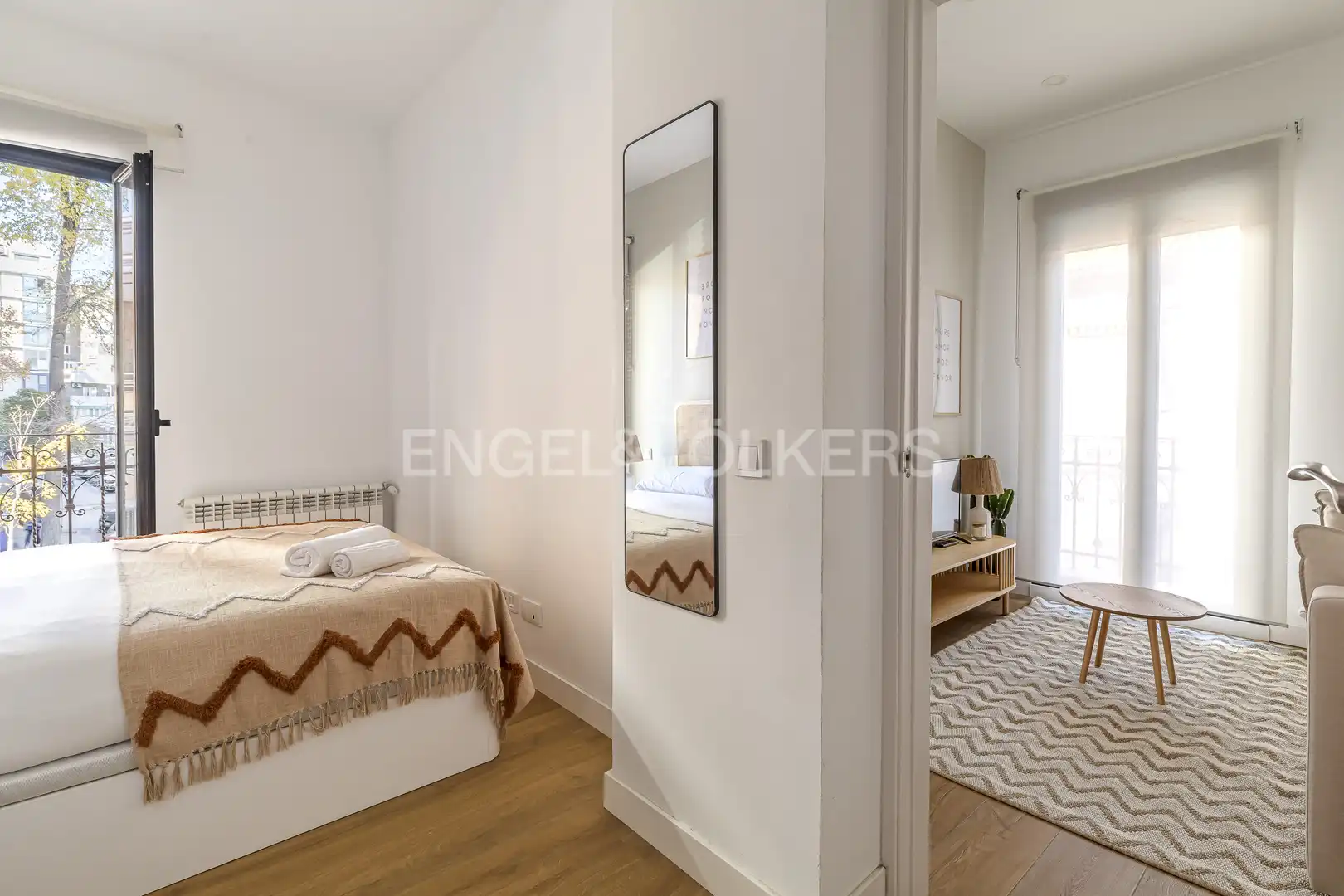Dormitori de Apartament de lloguer en Madrid amb Aire condicionat, Calefacció i Moblat