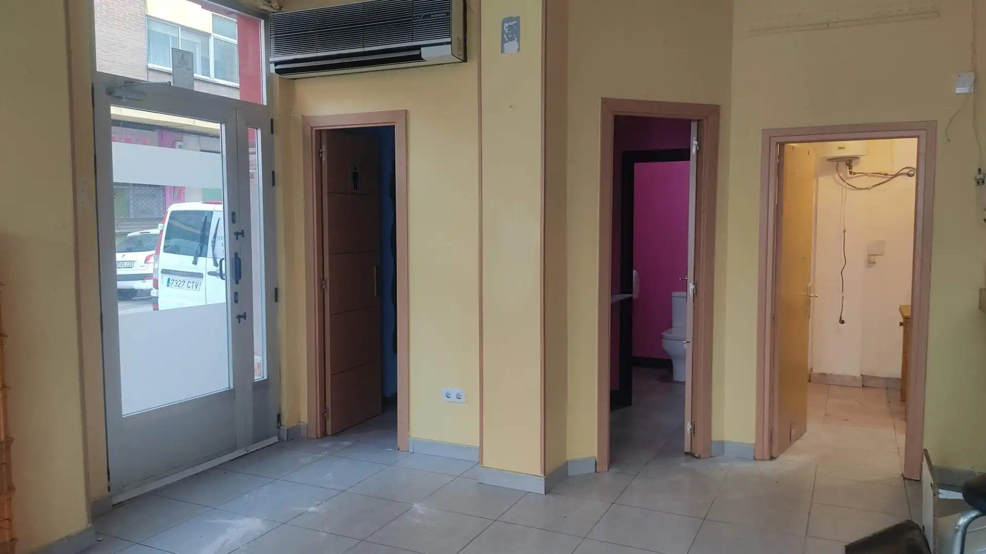 Local de lloguer a Calle de Joaquín María Jalón, La Rubia