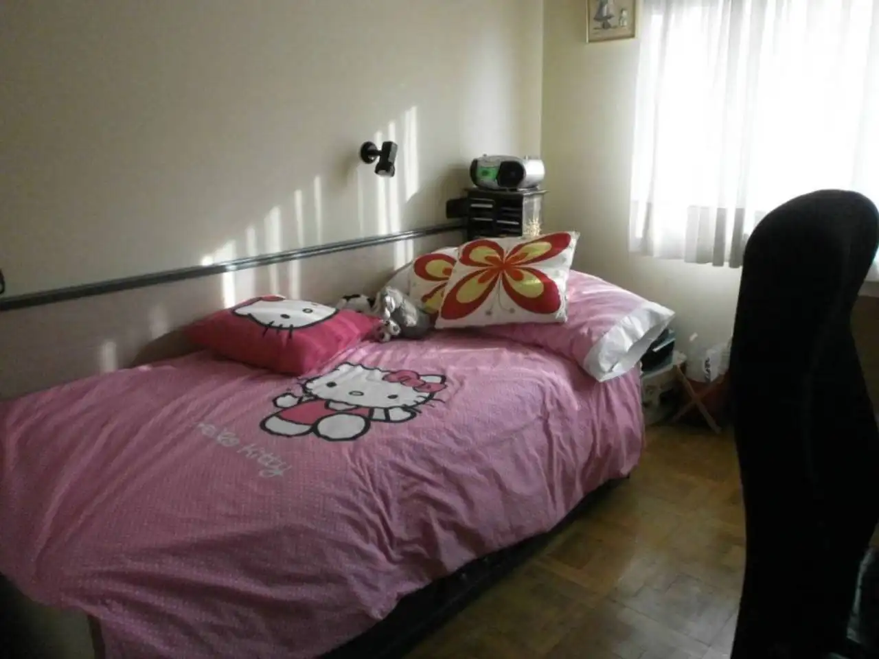 Dormitori de Pis en venda en Oviedo  amb Calefacció, Parquet i Balcó