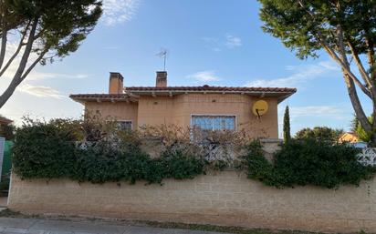 Vista exterior de Casa o xalet en venda en Loranca de Tajuña amb Calefacció, Jardí privat i Terrassa