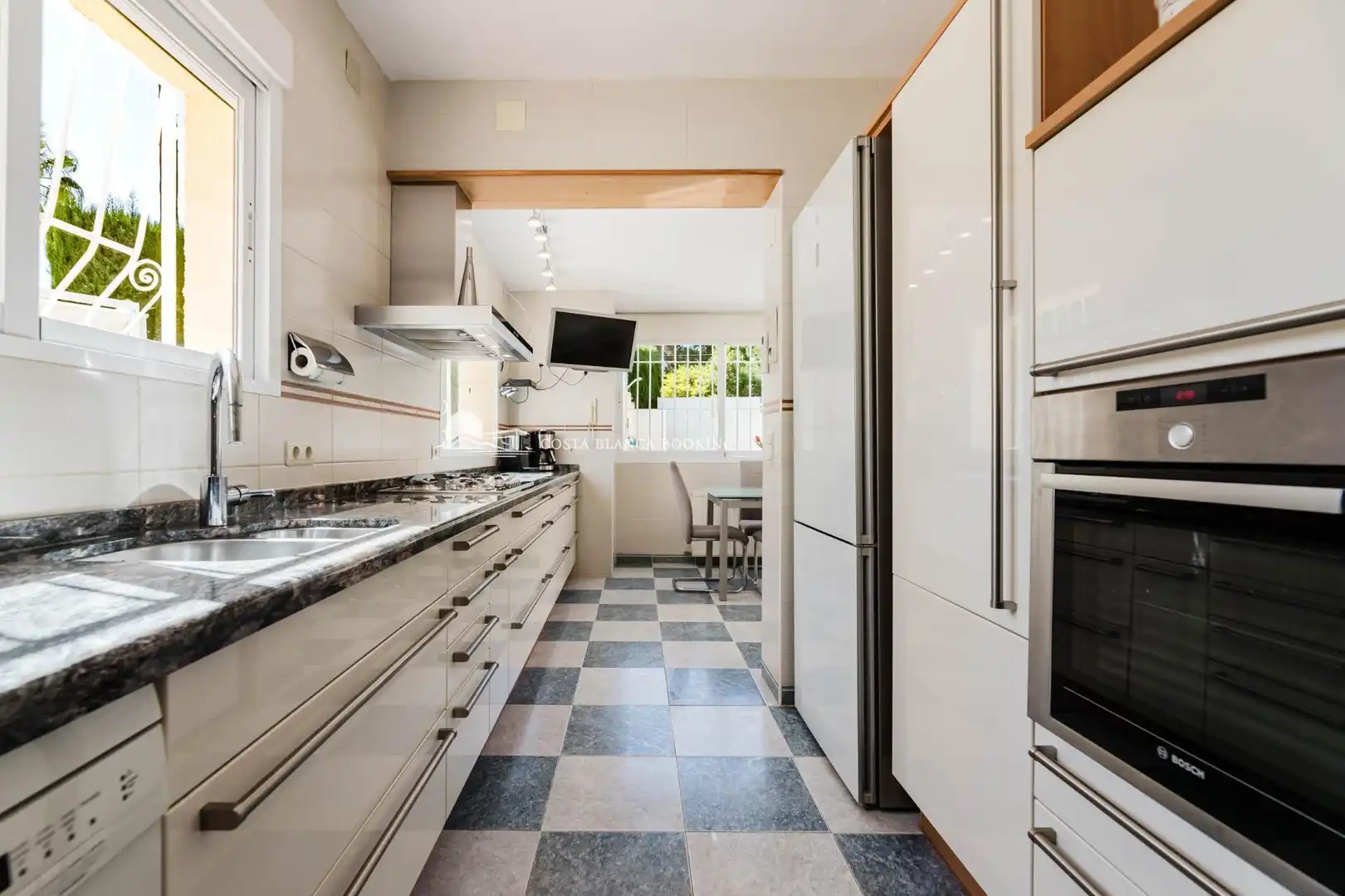 Cuina de Casa o xalet en venda en L'Alfàs del Pi amb Aire condicionat, Calefacció i Jardí privat