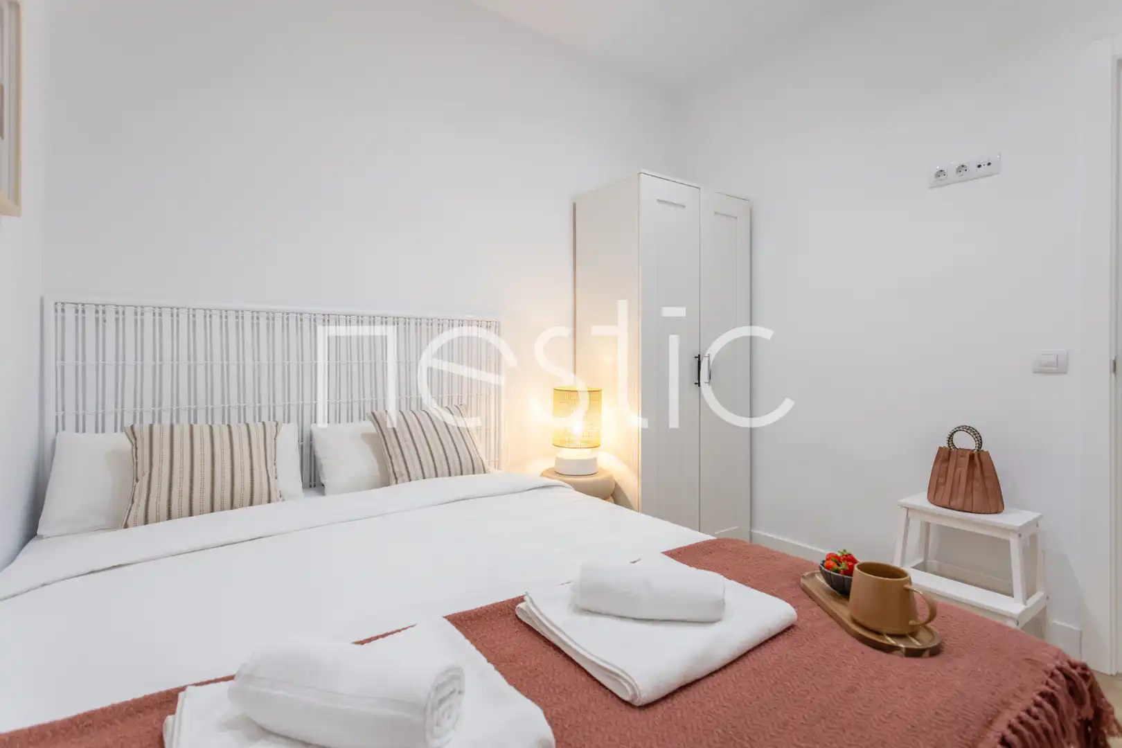Habitación de Apartamento de alquiler en Madrid con Aire acondicionado, Calefacción y Amueblado