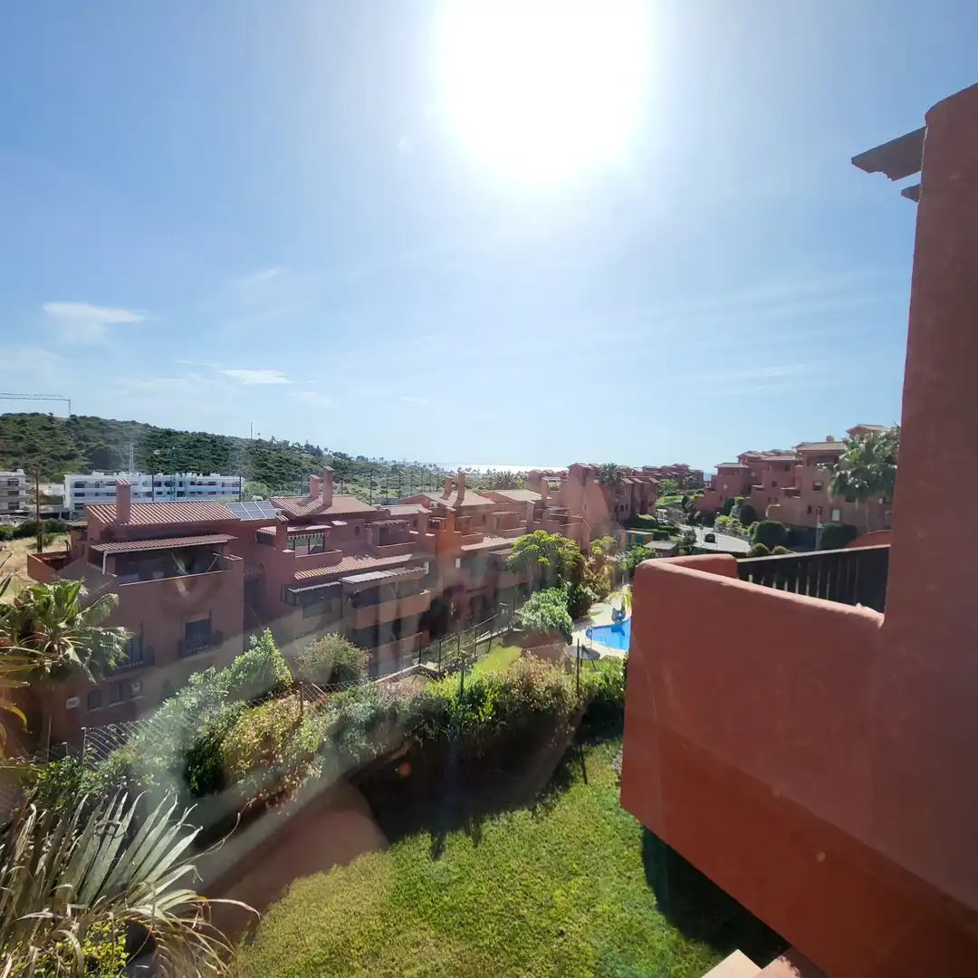 Vista exterior de Àtic en venda en Estepona amb Aire condicionat, Terrassa i Traster