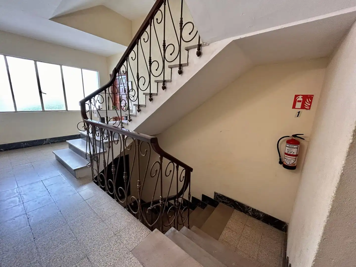 Wohnung zum Verkauf in Laredo mit Heizung, Terrasse und Möbliert