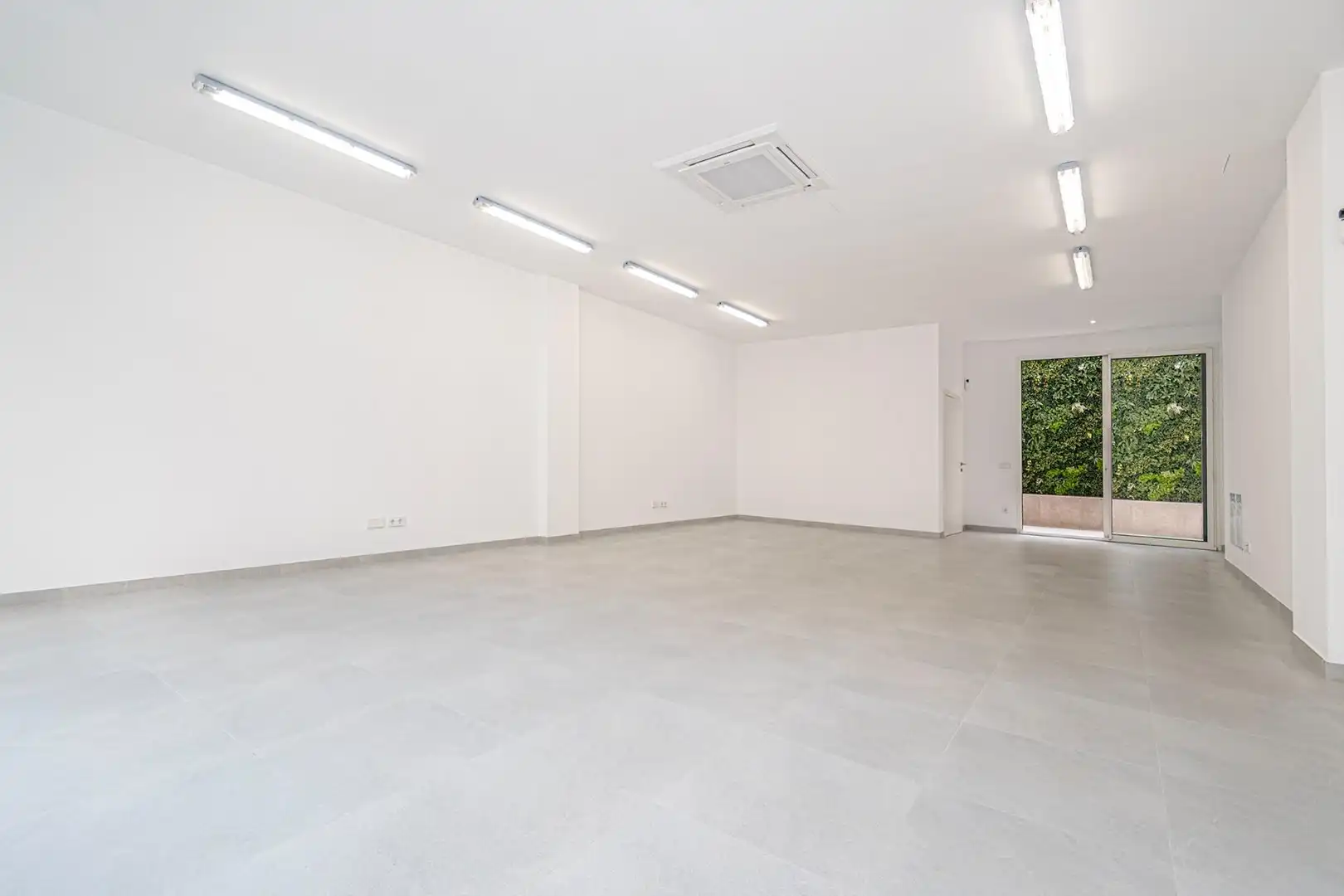 Business premises for sale in Carrer de Fra Luis de León, imagen 8