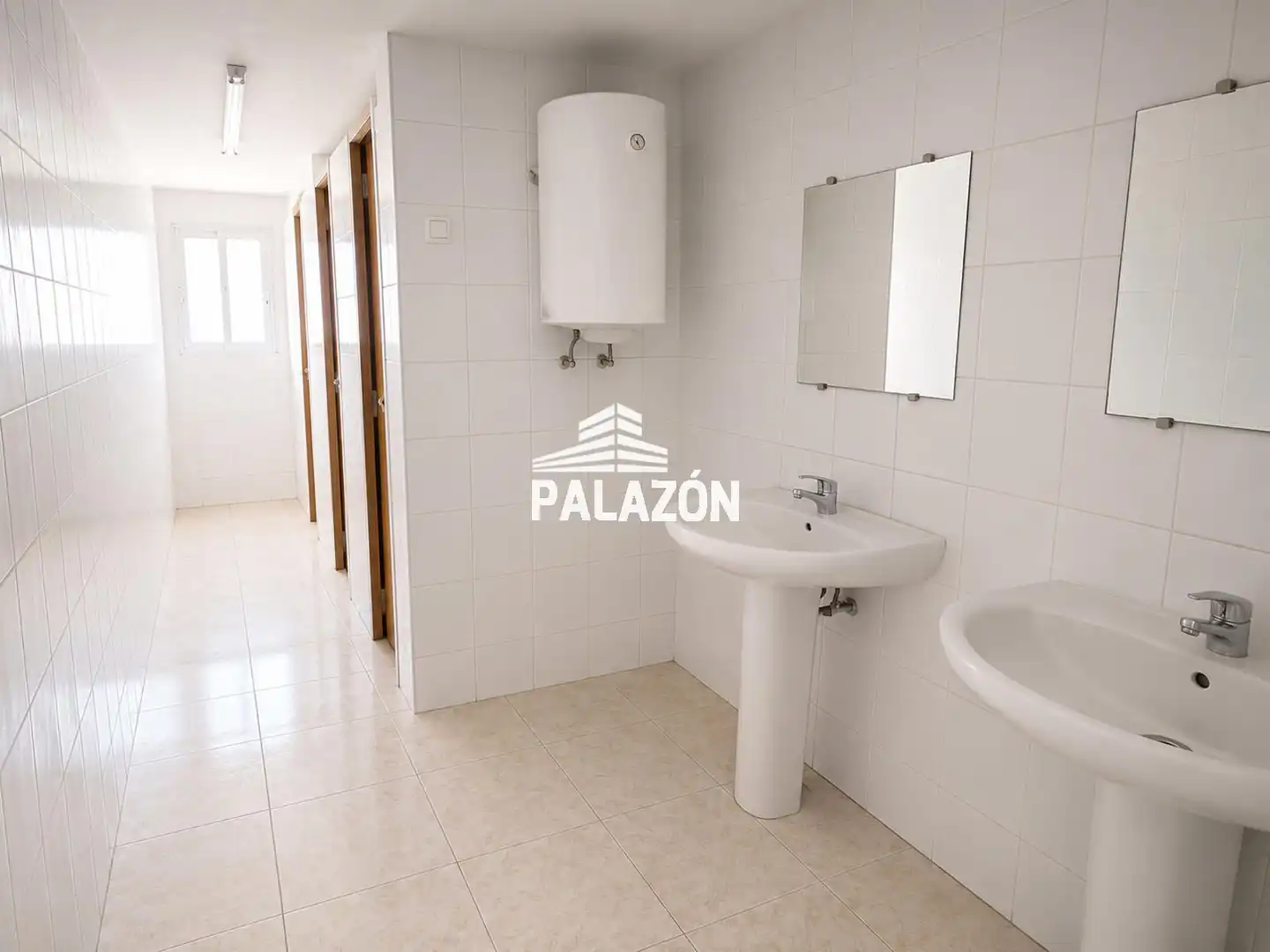 Badezimmer von Fabrikhallen zur Miete in Crevillent
