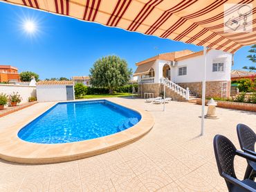 Villa mit Pool zum Verkauf in Zona Carrefour - Urbanizaciones