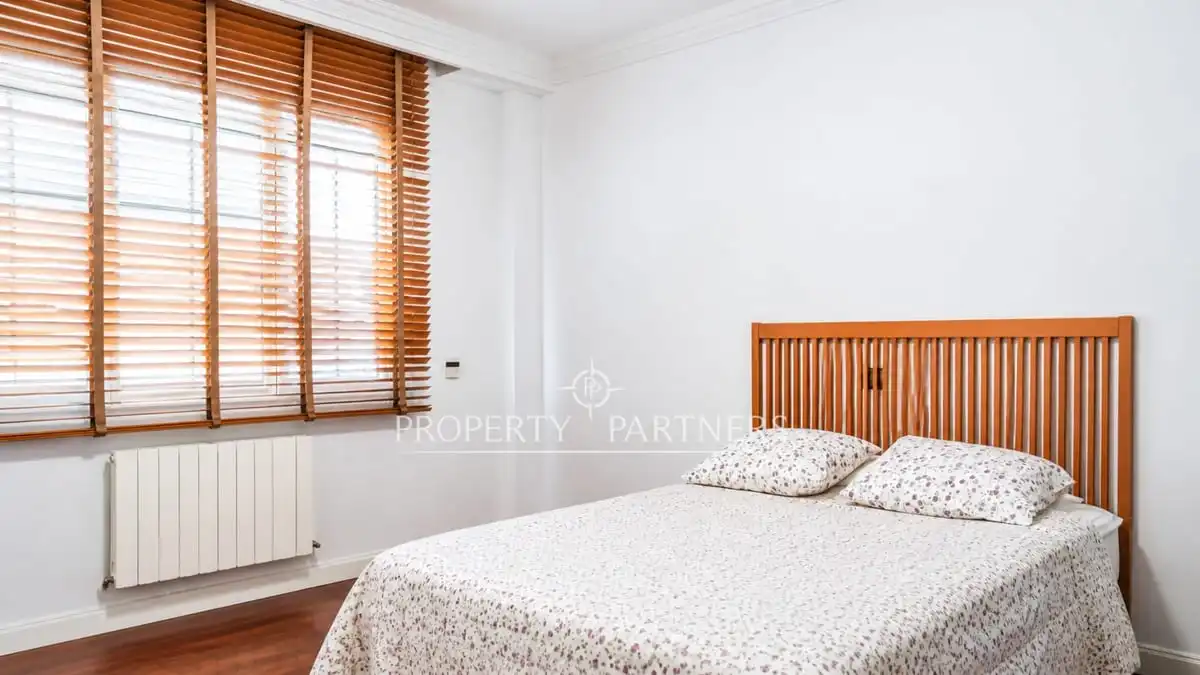 Habitación de Casa adosada en venta en Madrid con Aire acondicionado, Calefacción y Jardín privado