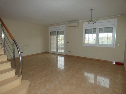 Living room of Duplex for sale in Deltebre