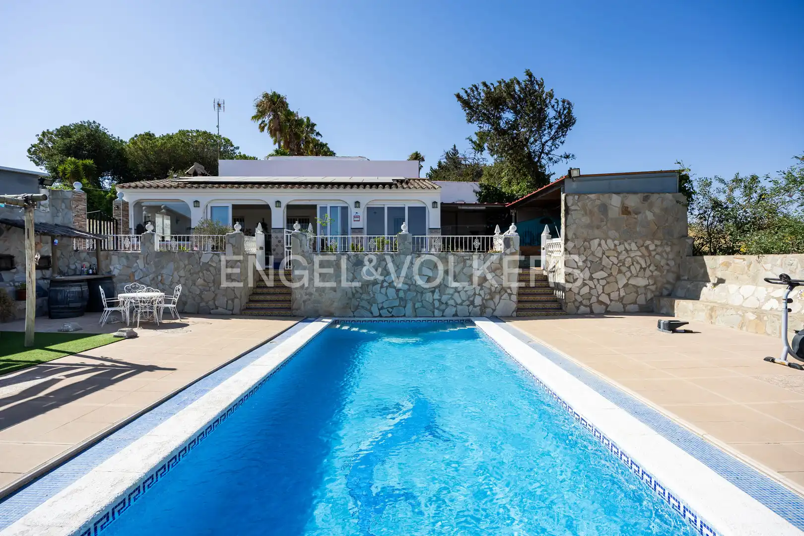 Piscina de Casa o chalet en venta en Chiclana de la Frontera con Aire acondicionado, Calefacción y Jardín privado