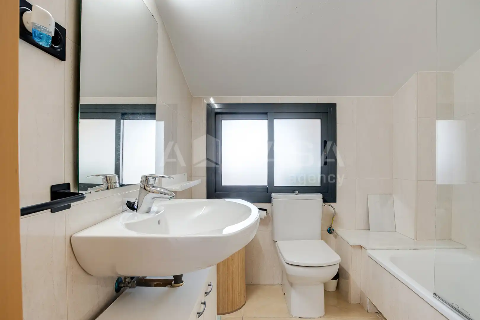 Baño de Dúplex en venta en Les Franqueses del Vallès con Aire acondicionado, Calefacción y Parquet