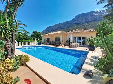 Casa con piscina en venta en El Montgó