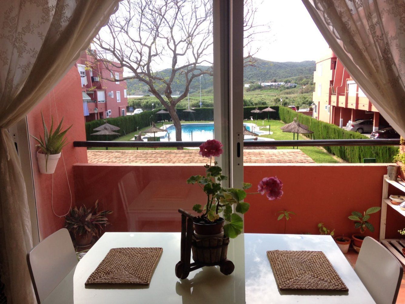 Jardín de Apartamento de alquiler en Algeciras con Amueblado y Piscina comunitaria