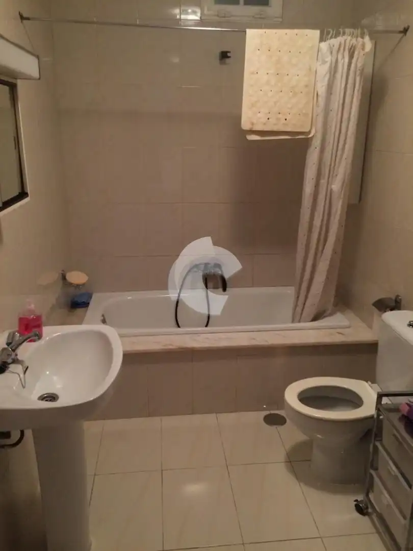 Badezimmer von Einfamilien-Reihenhaus zum Verkauf in Riós mit Privatgarten