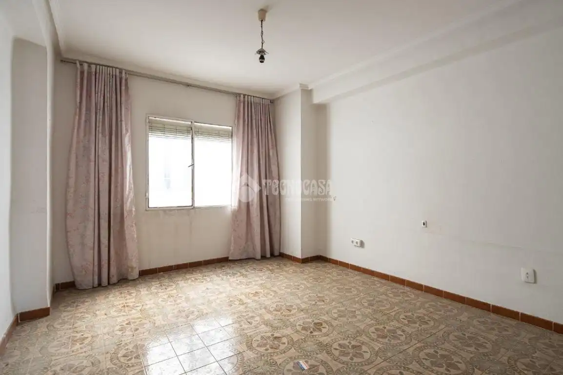 Habitación de Piso en venta en Granada con Balcón