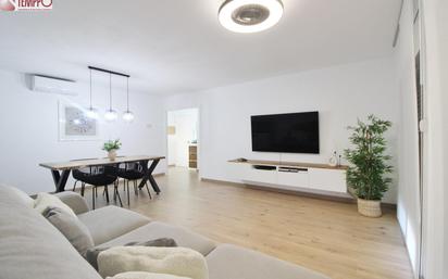 Living room of Single-family semi-detached for sale in El Vendrell  with Air Conditioner and Balcony