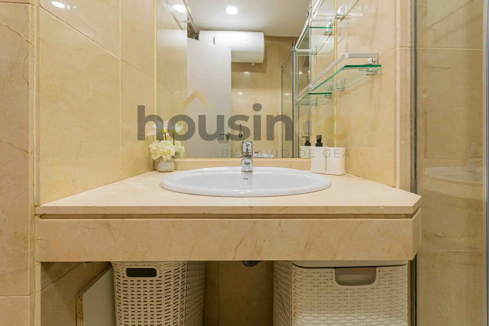 Bathroom of Study for rent in Madrid  with Heating, Furnished and Washing machine