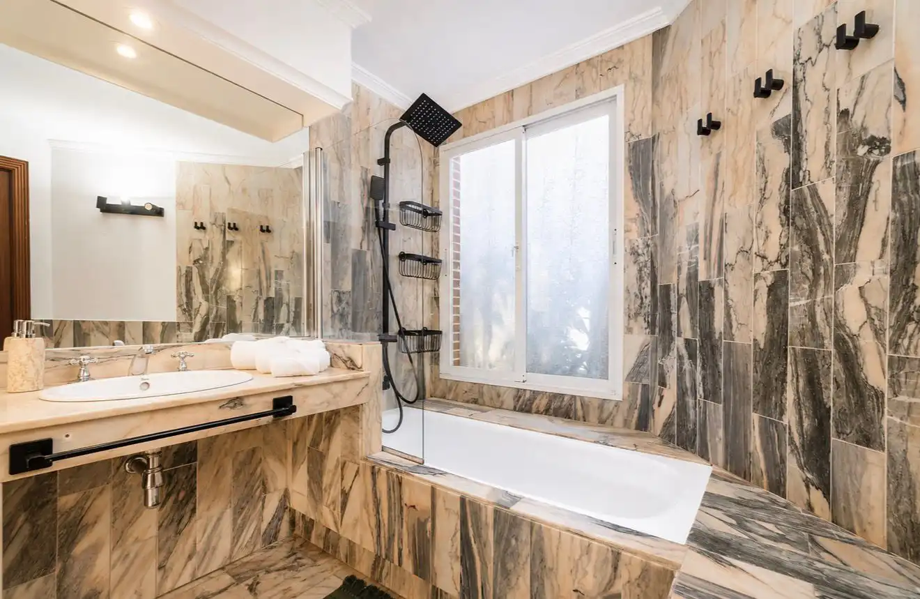 Bathroom of Houses for rent in Benahavís  with Air Conditioner, Private garden and Terrace
