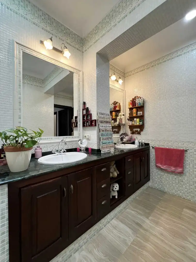 Bathroom of Houses for sale in Estepa  with Air Conditioner, Terrace and Storage room