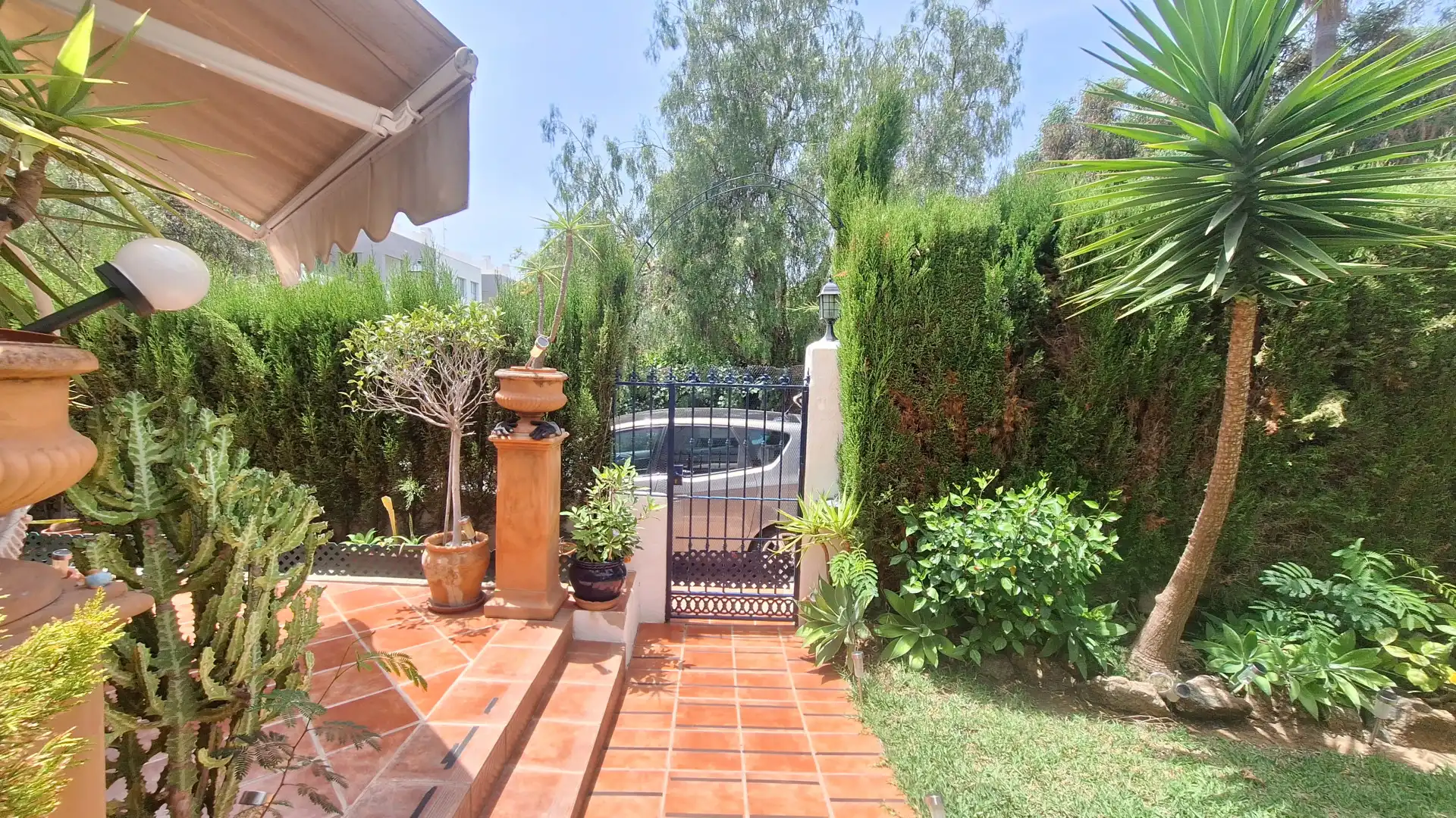 Garden of Detached homes for sale in Estepona  with Air Conditioner, Terrace and Swimming Pool