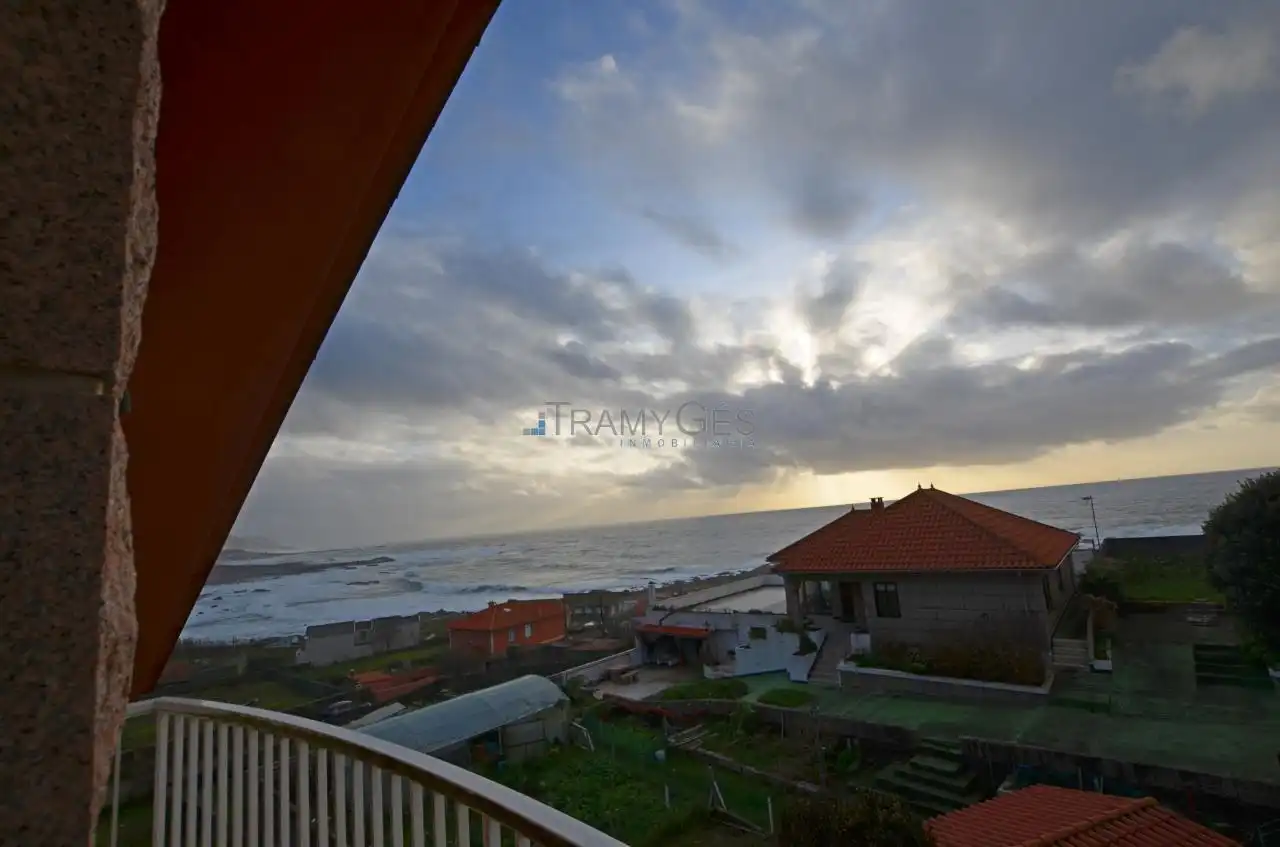Vista exterior de Casa o chalet en venta en Oia con Calefacción, Jardín privado y Terraza