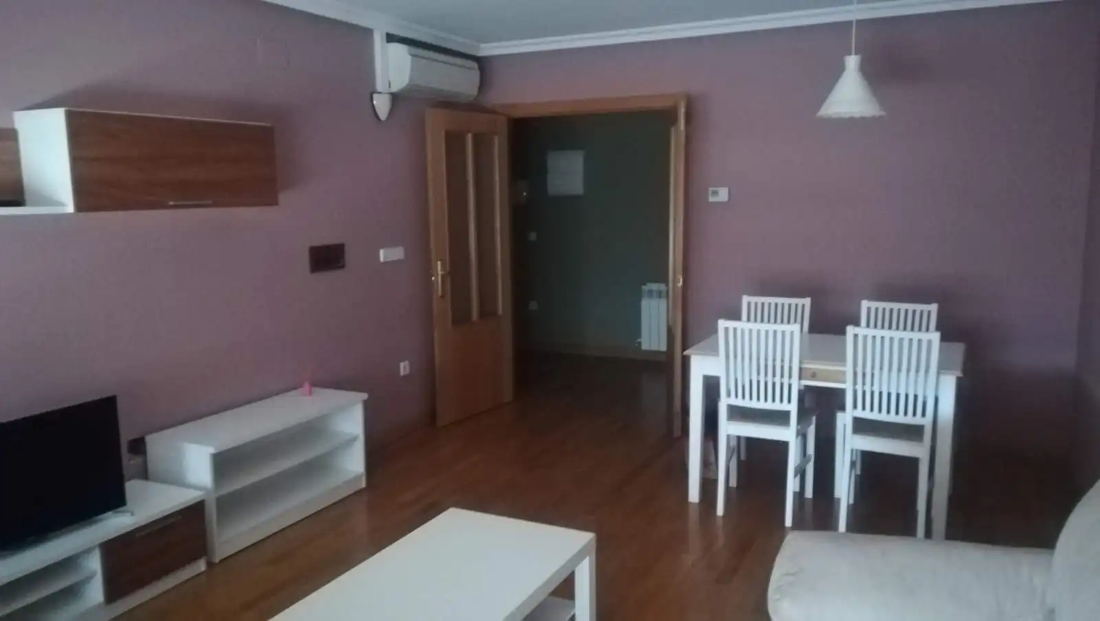 Living room of Flat for rent in Cuenca  with Air Conditioner, Heating and Parquet flooring