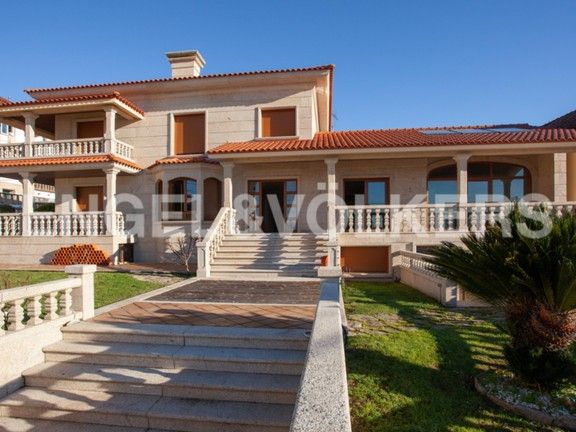 Vista exterior de Casa o xalet en venda en Moaña amb Calefacció, Jardí privat i Parquet