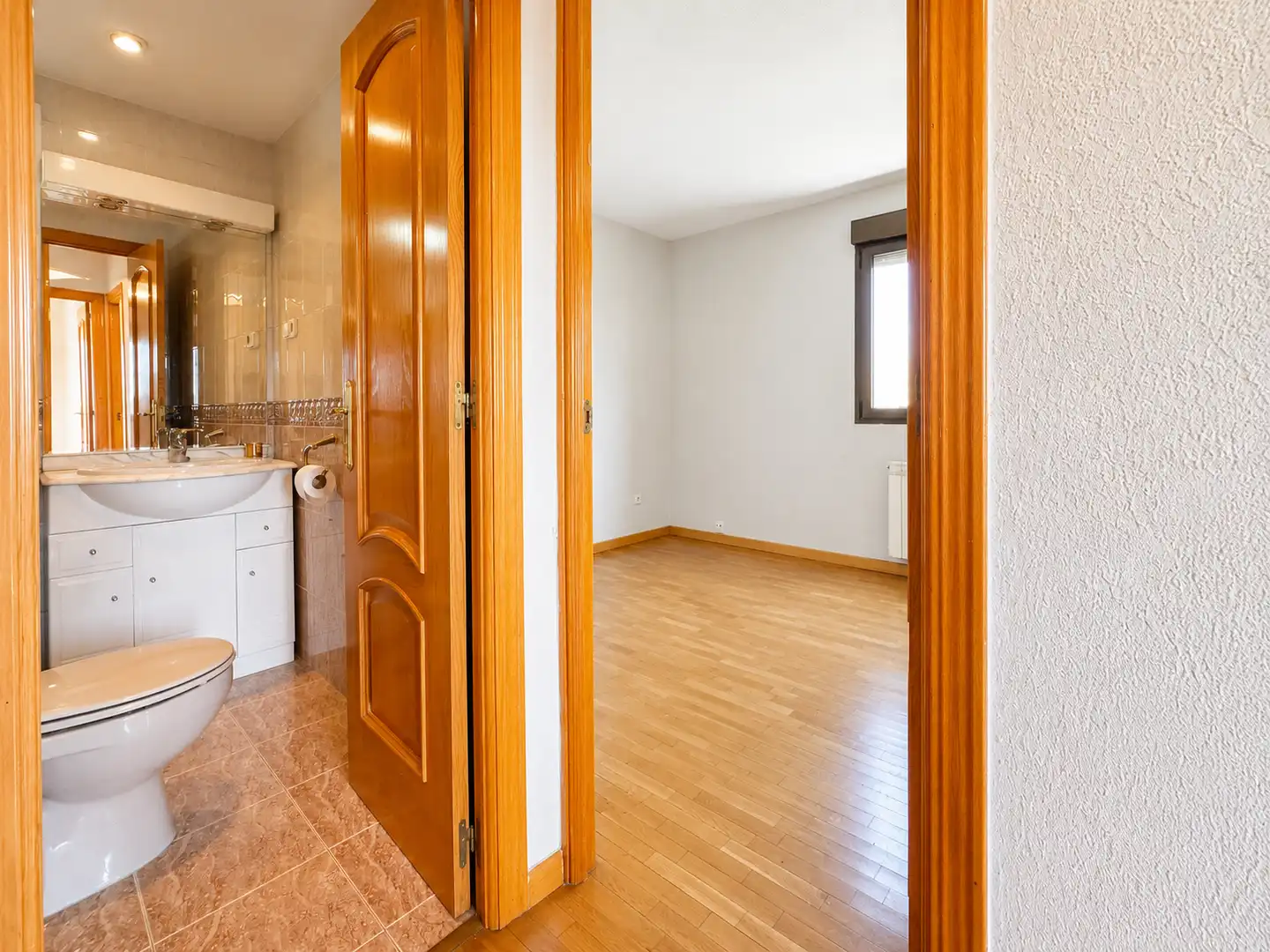 Flat for sale in Coslada  with Air Conditioner and Heating