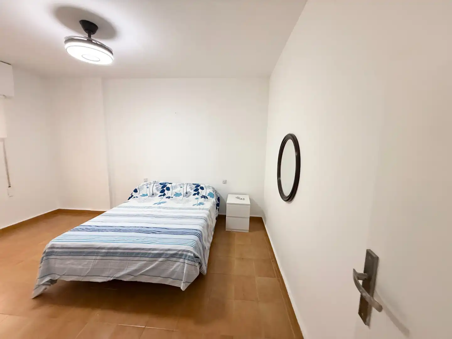 Dormitori de Pis de lloguer en Granada amb Terrassa, Moblat i Rentadora