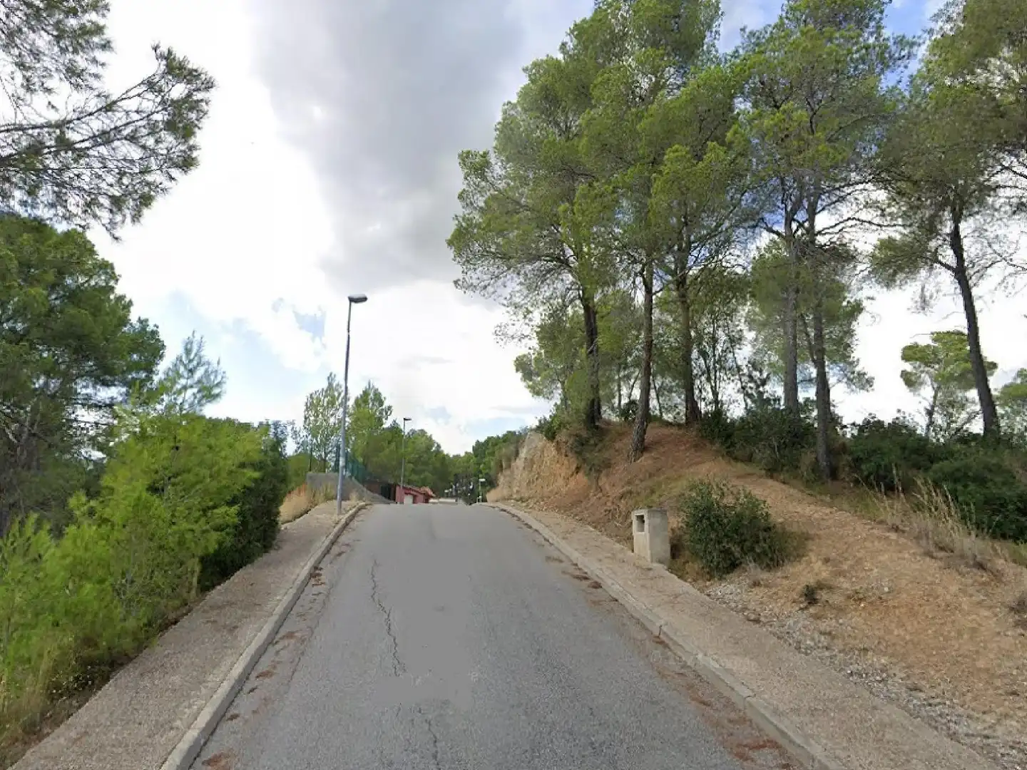 Vista exterior de Casa o xalet en venda en Rubí amb Jardí privat i Piscina comunitària