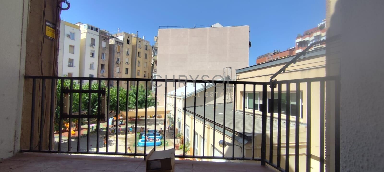 Vista exterior de Pis en venda en  Barcelona Capital amb Calefacció, Parquet i Balcó