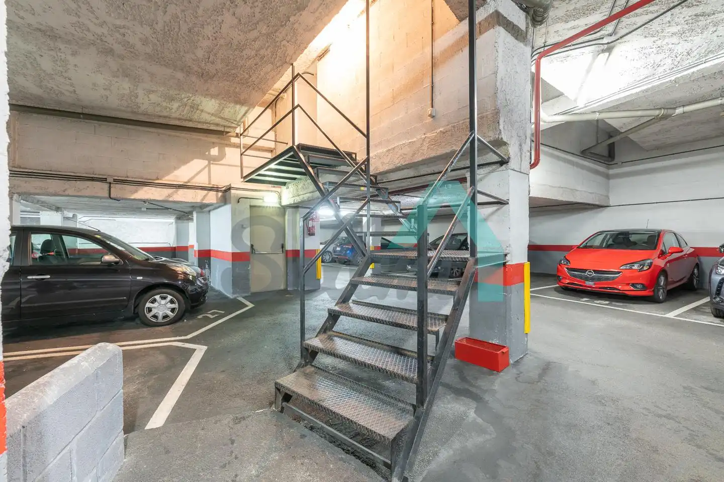Aparcament de Dúplex en venda en Oviedo  amb Calefacció, Parquet i Terrassa