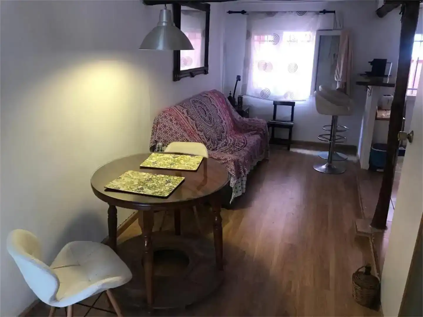 Sala d'estar de Planta baixa en venda en Baños de Montemayor amb Parquet, Moblat i Balcó