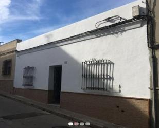 Vista exterior de Casa o xalet en venda en Chiclana de la Frontera amb Jardí privat