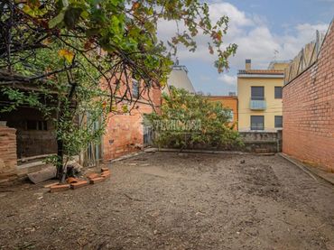 Casa amb jardí en venda a Viladecavalls