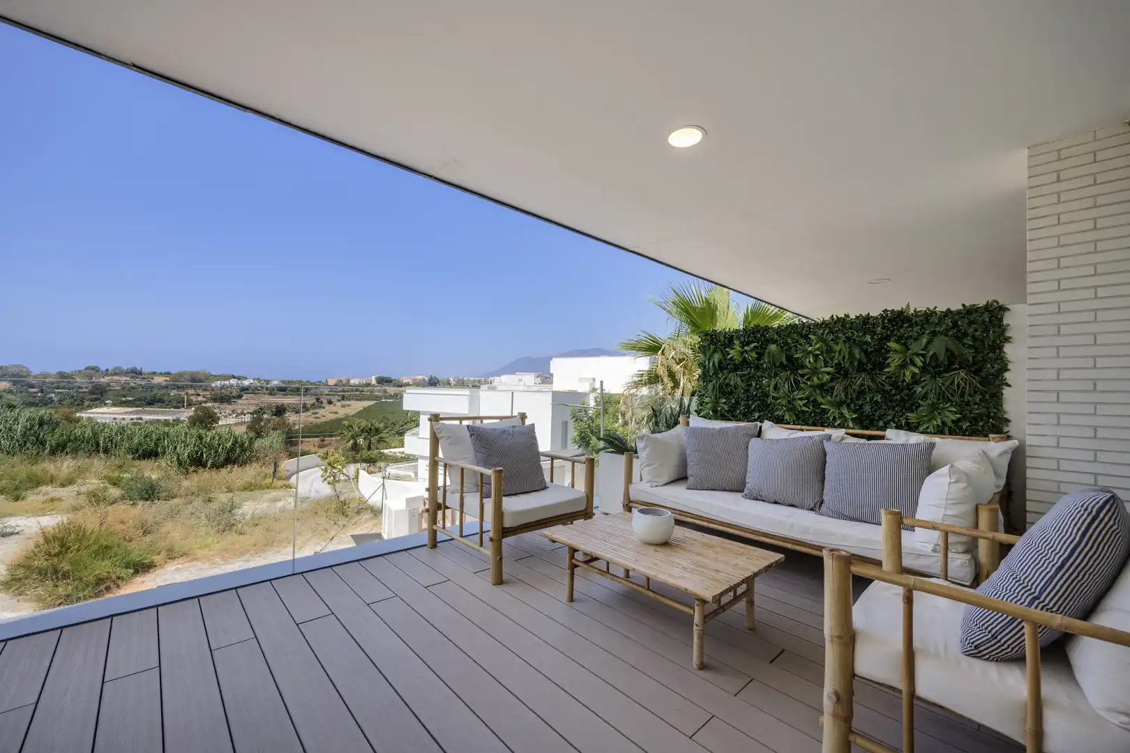 Terrasse von Einfamilien-Reihenhaus zum Verkauf in Estepona mit Klimaanlage, Terrasse und Schwimmbad