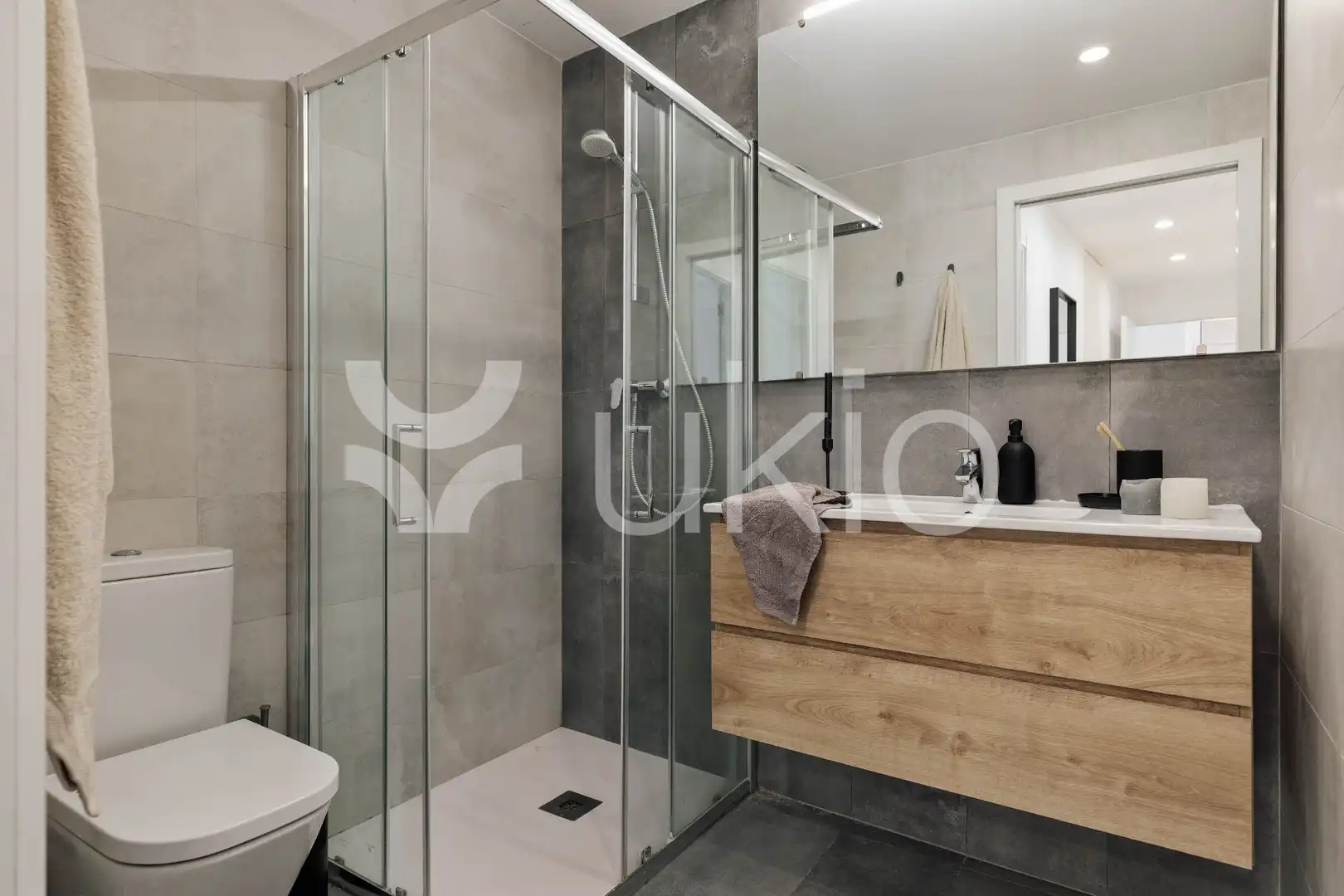 Bany de Apartament de lloguer en Barcelona amb Aire condicionat, Calefacció i Terrassa