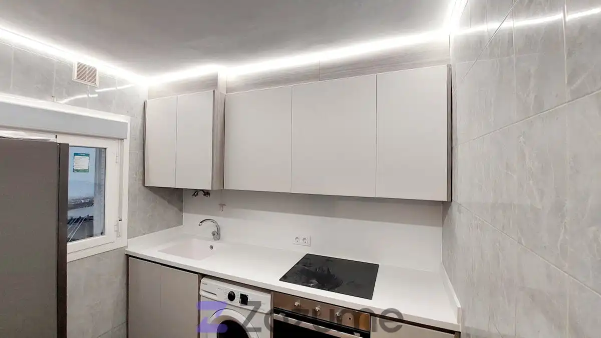 Cuina de Pis de lloguer en Madrid amb Aire condicionat, Calefacció i Forn