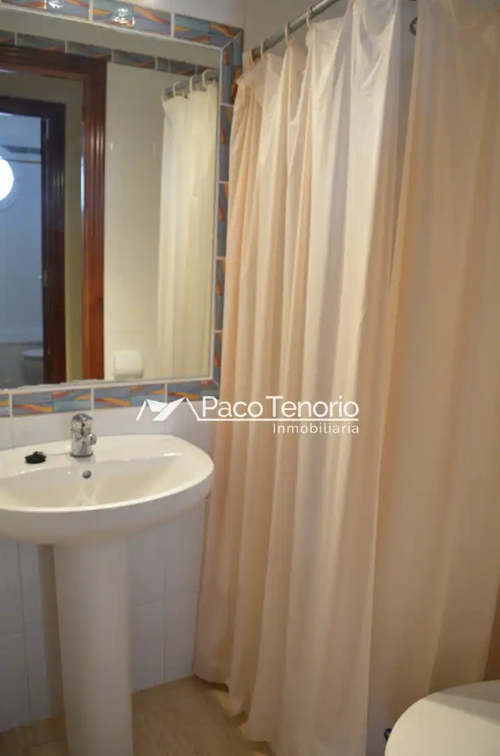 Baño de Apartamento de alquiler en La Antilla con Terraza, Amueblado y Lavadora