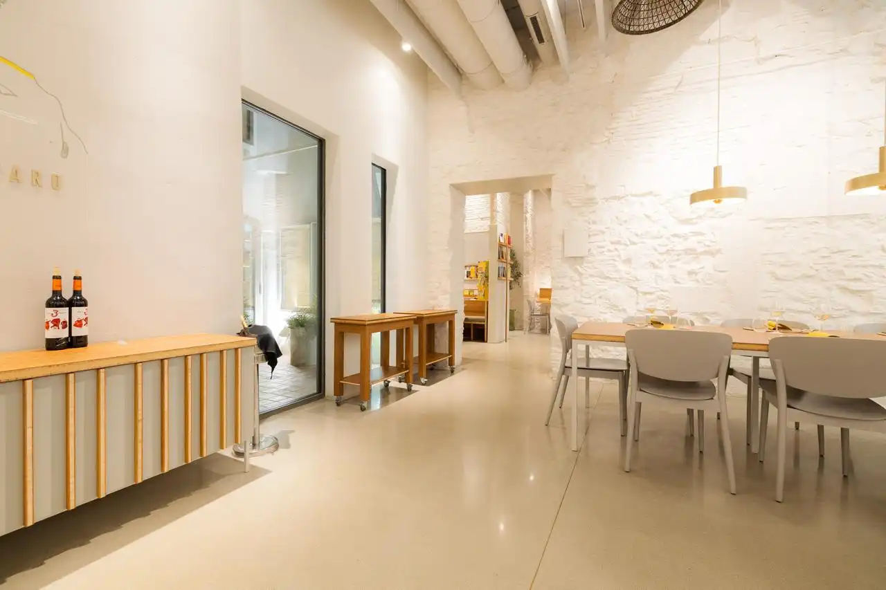 Geschaftsraum zur Miete in Girona mit Klimaanlage, Heizung und Möbliert