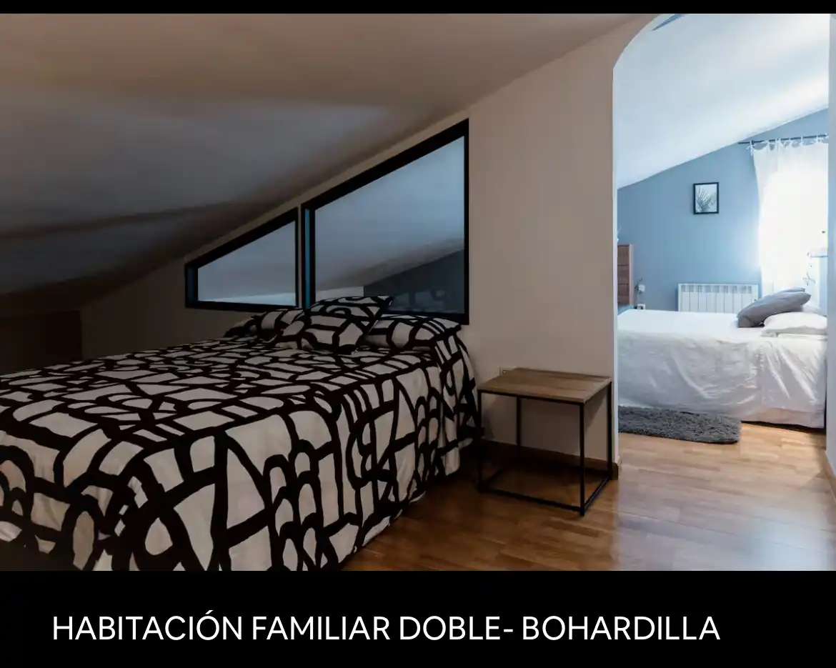 Bedroom of Houses for sale in El Barraco   with Terrace and Swimming Pool